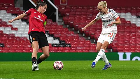 Schießt sie die Bayern in das Champions-League-Halbfinale? Stürmerin Pernille Harder (rechts). (Archivbild) Schießt sie die Bayern in das Champions-League-Halbfinale? Stürmerin Pernille Harder (rechts). (Archivbild)