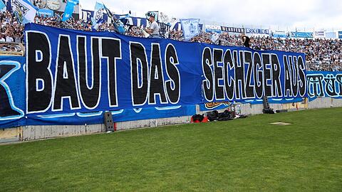 Eine von vielen Plakataktionen zum Thema in der Westkurve des Sechzgerstadions. Eine von vielen Plakataktionen zum Thema in der Westkurve des Sechzgerstadions.