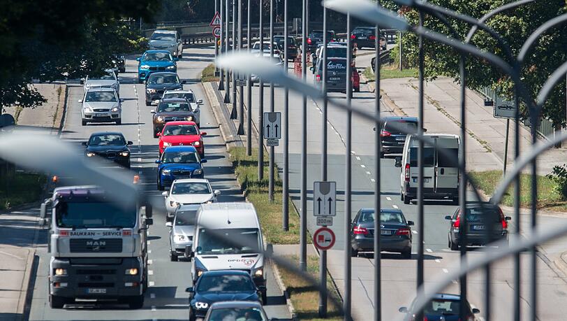 Der Mautbetreiber Toll Collect hat bei der Streckenführung durch München nachgebessert. Der Mautbetreiber Toll Collect hat bei der Streckenführung durch München nachgebessert.