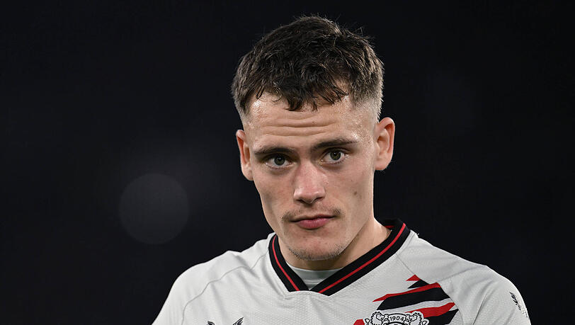 Der FC Bayern zeigt großes Interesse an Leverkusen-MVP Florian Wirtz. Allerdings scheint Real Madrid dem deutschen Rekordmeister zuvorzukommen. Der FC Bayern zeigt großes Interesse an Leverkusen-MVP Florian Wirtz. Allerdings scheint Real Madrid dem deutschen Rekordmeister zuvorzukommen.