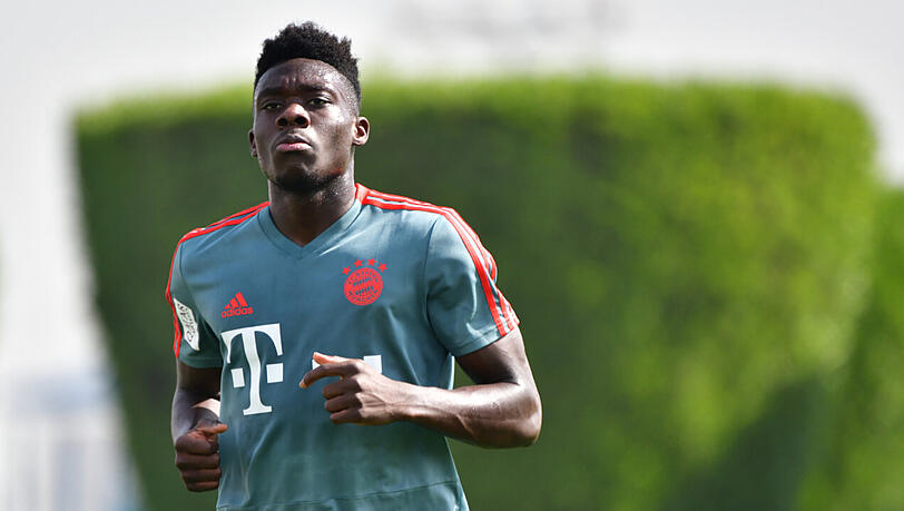 Mit den Bayern im Trainingslager in Doha: Neuzugang Alphonso Davies. Mit den Bayern im Trainingslager in Doha: Neuzugang Alphonso Davies.