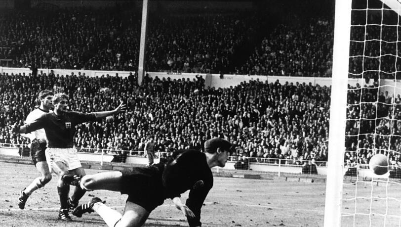 Das Wembley-Tor von Englands Hurst gegen Deutschland im WM-Finale 1966 ist der berühmteste Nichttreffer der Fußball-Historie. Das Wembley-Tor von Englands Hurst gegen Deutschland im WM-Finale 1966 ist der berühmteste Nichttreffer der Fußball-Historie.