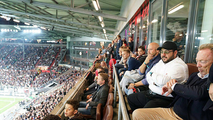 Hasan Ismaik sah zusammen mit Peter Casalette das Spiel der Löwen gegen St.Pauli Hasan Ismaik sah zusammen mit Peter Casalette das Spiel der Löwen gegen St.Pauli