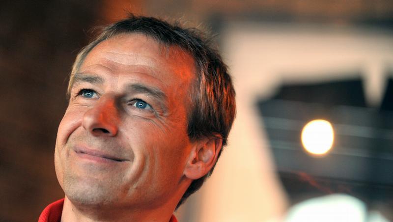 Bayern-Coach Jürgen Klinsmann ging gerichtlich gegen Fredl Fesls Werbespot vor. Bayern-Coach Jürgen Klinsmann ging gerichtlich gegen Fredl Fesls Werbespot vor.