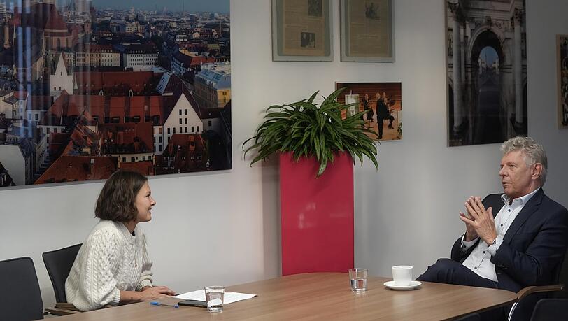 OB Dieter Reiter im Gespräch mit AZ-Rathausreporterin Christina Hertel. OB Dieter Reiter im Gespräch mit AZ-Rathausreporterin Christina Hertel.