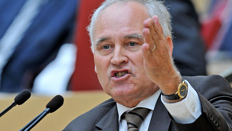 Ex-CSU-Chef Erwin Huber warnt vorm Bruch mit der CDU. Ex-CSU-Chef Erwin Huber warnt vorm Bruch mit der CDU.
