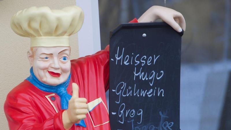 Heißer Hugo, Glühwein oder Grog? Auf vielen Weihnachtsmärkten haben die Besucher die Qual der Wahl. Heißer Hugo, Glühwein oder Grog? Auf vielen Weihnachtsmärkten haben die Besucher die Qual der Wahl.