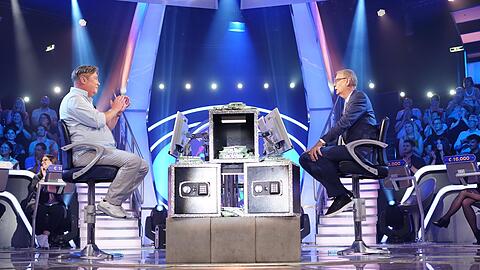 Sascha Korf muss bei Günther Jauch eine Frage zum Dart-Sport beantworten. Sascha Korf muss bei Günther Jauch eine Frage zum Dart-Sport beantworten.