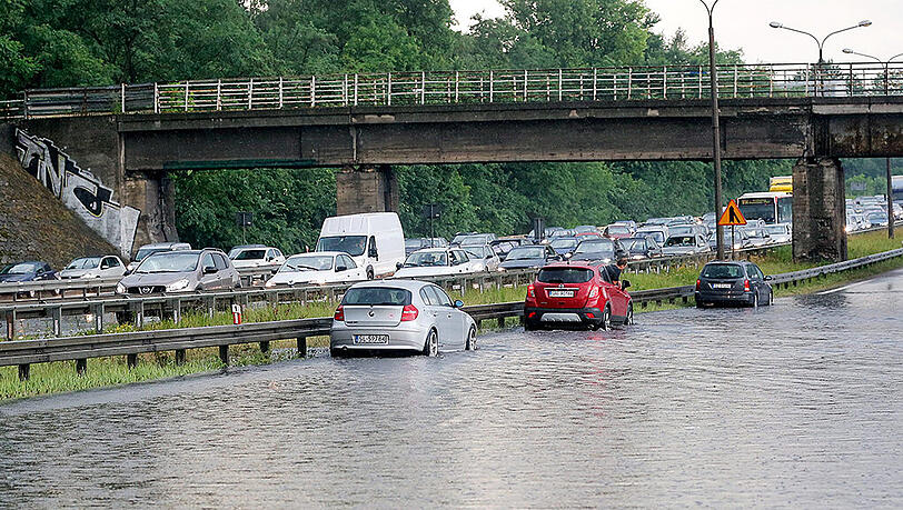 Heftige Unwetter haben in Polen zu Überschwemmungen und Verwüstungen geführt. Heftige Unwetter haben in Polen zu Überschwemmungen und Verwüstungen geführt.