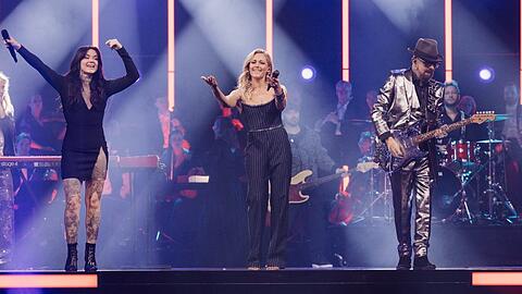 Helene Fischer und Dave Stewart performten 2023 in der "Helene Fischer Show" ein Medley zusammen. Helene Fischer und Dave Stewart performten 2023 in der "Helene Fischer Show" ein Medley zusammen.
