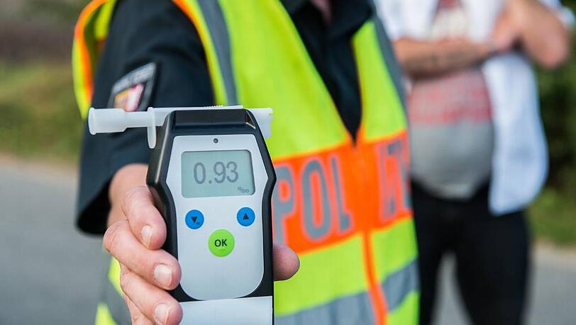 Betrunken und ohne Führerschein einen Unfall bauen - das kann auch die Rente kosten Betrunken und ohne Führerschein einen Unfall bauen - das kann auch die Rente kosten