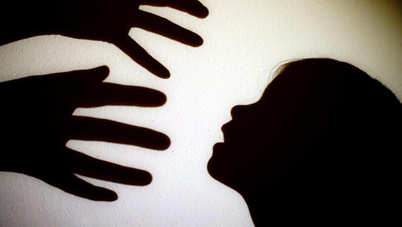 Laut einer repräsentativen Umfrage für die Universitätsklinik Ulm gibt es bei sexueller Gewalt gegen Kinder und Jugendliche keine Entwarnung. Laut einer repräsentativen Umfrage für die Universitätsklinik Ulm gibt es bei sexueller Gewalt gegen Kinder und Jugendliche keine Entwarnung.