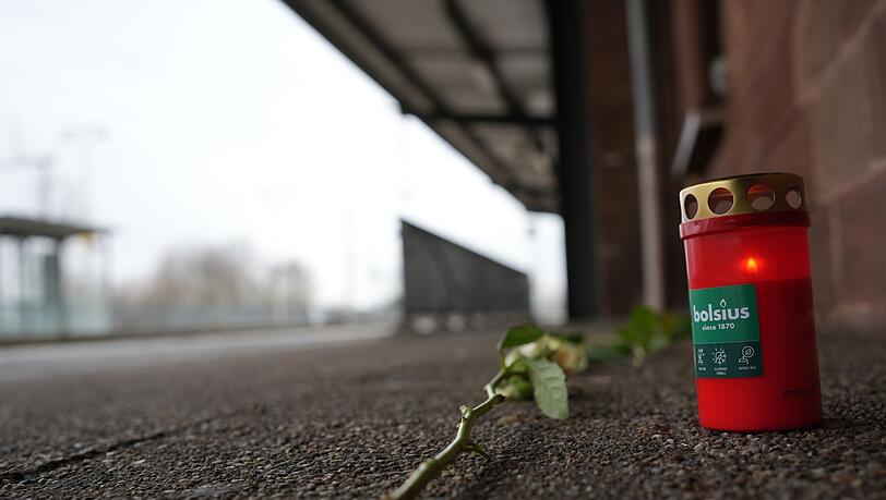 Der Angriff auf den Zugbegleiter löst bundesweit Entsetzen aus. Der Angriff auf den Zugbegleiter löst bundesweit Entsetzen aus.