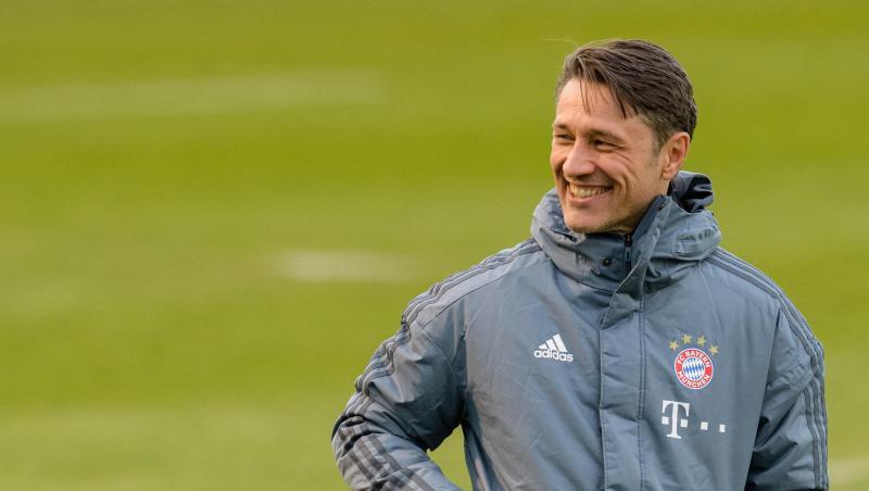 Trainer Niko Kovac vom FC Bayern München steht auf dem Trainingsplatz. Foto: Matthias Balk/Archiv Trainer Niko Kovac vom FC Bayern München steht auf dem Trainingsplatz. Foto: Matthias Balk/Archiv
