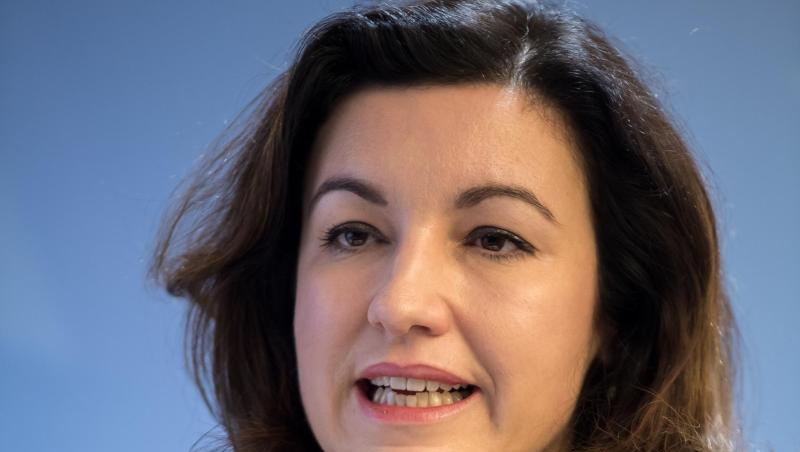 Digital-Staatsministerin Dorothee Bär: "Die überwiegende Mehrheit möchte Verwaltungsdienstleistungen digital in Anspruch nehmen ohne die notwendigen Daten immer wieder neu zur Verfügung stellen zu müssen.". Digital-Staatsministerin Dorothee Bär: "Die überwiegende Mehrheit möchte Verwaltungsdienstleistungen digital in Anspruch nehmen ohne die notwendigen Daten immer wieder neu zur Verfügung stellen zu müssen.".