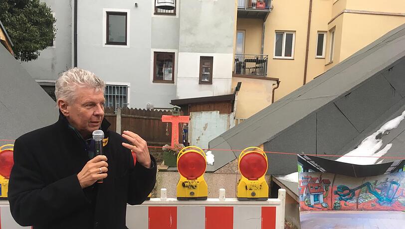 Oberbürgermeister Dieter Reiter steht im Januar vor der Ruine des Uhrmacherhäusl in Giesing. Oberbürgermeister Dieter Reiter steht im Januar vor der Ruine des Uhrmacherhäusl in Giesing.
