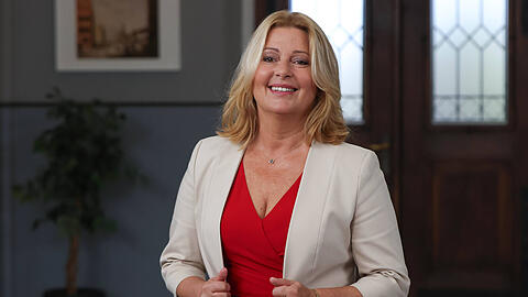 Karin Thaler gehört zum Cast der beliebten ZDF-Serie "Die Rosenheim-Cops". Karin Thaler gehört zum Cast der beliebten ZDF-Serie "Die Rosenheim-Cops".