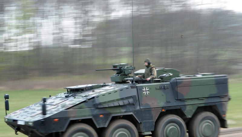 Ein Radtransportpanzer Boxer von der ARTEC. Das Unternehmen ist ein Joint-Venture von Krauss-Maffei Wegmann (KMW) und der Rheinmetall MAN Military Vehicles GmbH (RMMV) Ein Radtransportpanzer Boxer von der ARTEC. Das Unternehmen ist ein Joint-Venture von Krauss-Maffei Wegmann (KMW) und der Rheinmetall MAN Military Vehicles GmbH (RMMV)