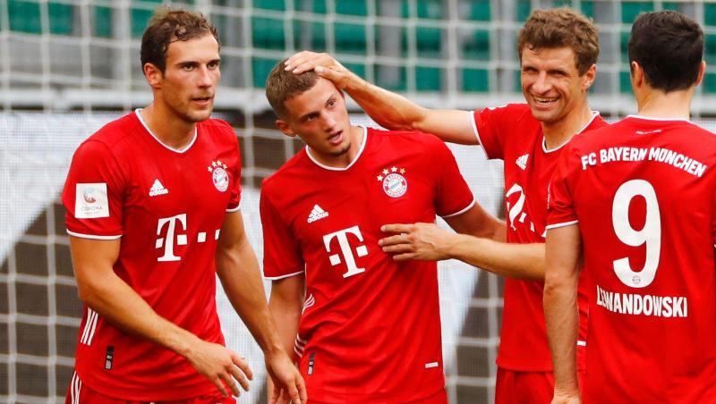 Leon Goretzka (l) schaut in die Runde. Foto: Kai Pfaffenbach/Reuters-Pool/dpa Leon Goretzka (l) schaut in die Runde. Foto: Kai Pfaffenbach/Reuters-Pool/dpa