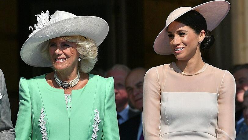 Herzogin Camilla und Herzogin Meghan sollen sich seit ihrem Kennenlernen nicht sonderlich gut verstehen. Herzogin Camilla und Herzogin Meghan sollen sich seit ihrem Kennenlernen nicht sonderlich gut verstehen.