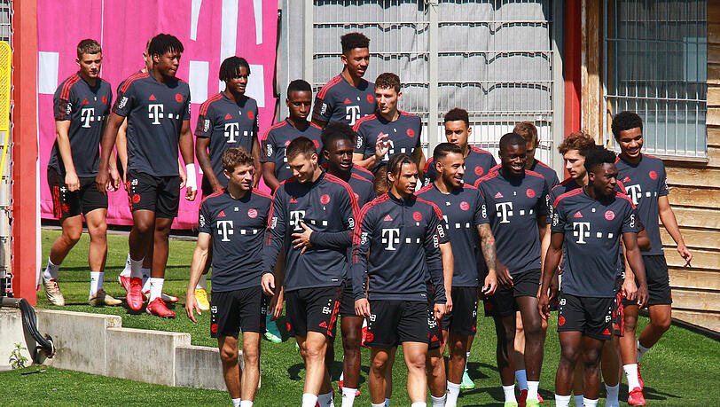 Endlich wieder im Kreise seiner Teamkollegen: Corentin Tolisso (Nummer 24). Endlich wieder im Kreise seiner Teamkollegen: Corentin Tolisso (Nummer 24).