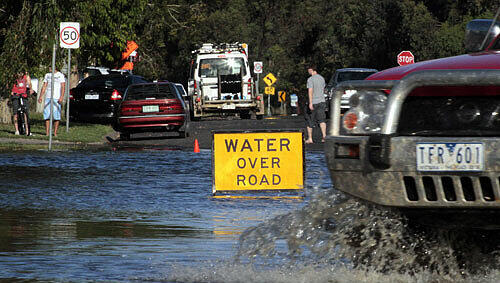 In Horsham stehen die Straßen unter Wasser. In Horsham stehen die Straßen unter Wasser.