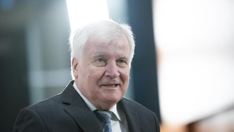 Horst Seehofer Mitte der Woche vor Beginn einer Sitzung des Bundeskabinetts im Kanzleramt. Horst Seehofer Mitte der Woche vor Beginn einer Sitzung des Bundeskabinetts im Kanzleramt.