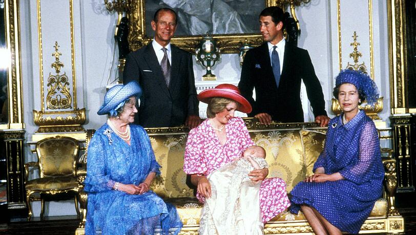 Die Königliche Familie nach der Taufe von Prinz William am 4. August 1982. Die Königliche Familie nach der Taufe von Prinz William am 4. August 1982.