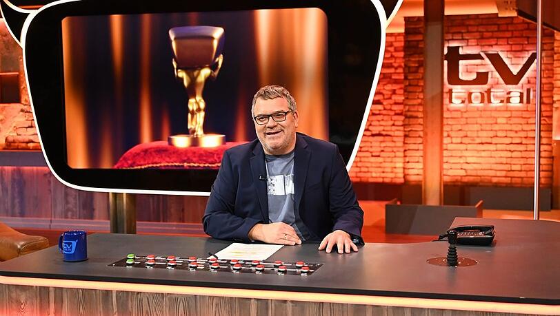 "TV total": Elton ist am Mittwochabend für Sebastian Pufpaff eingesprungen. "TV total": Elton ist am Mittwochabend für Sebastian Pufpaff eingesprungen.