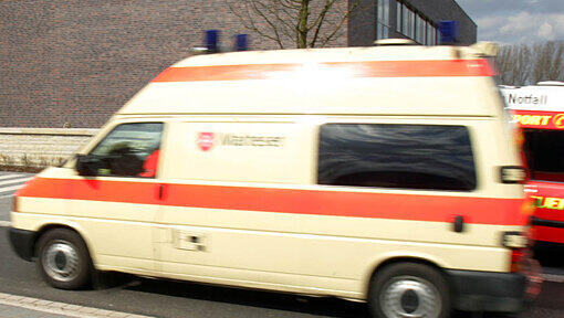 Der Rentner wurde in eine Klinik gebracht. Der Rentner wurde in eine Klinik gebracht.