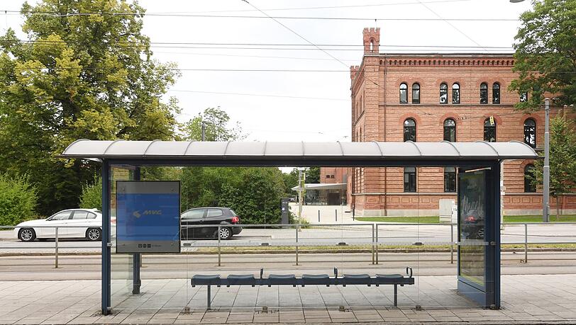 Die Trambahnen fahren nur eingeschränkt. Die Trambahnen fahren nur eingeschränkt.