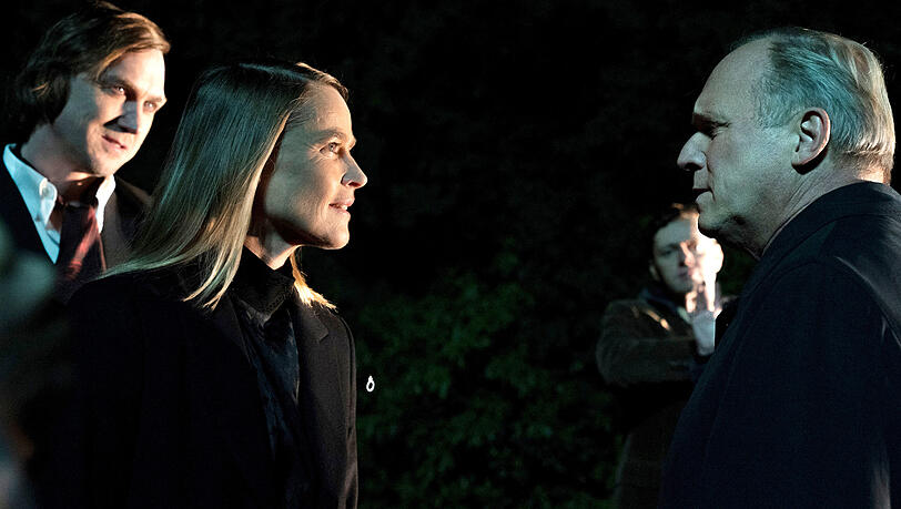 Paul Muthesius (Lars Eidinger), Inga Muthesius (Karoline Eichhorn), Jürgen von Mierendorff (Christian Friedel) und Felix Murot (Ulrich Tukur): Wer spielt hier mit wem und wer stellt die richtigen Fragen? Paul Muthesius (Lars Eidinger), Inga Muthesius (Karoline Eichhorn), Jürgen von Mierendorff (Christian Friedel) und Felix Murot (Ulrich Tukur): Wer spielt hier mit wem und wer stellt die richtigen Fragen?