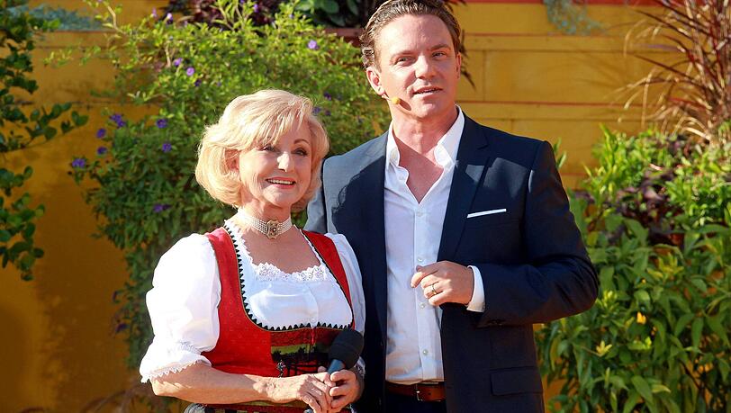 Margot Hellwig und Stefan Mross bei der Aufzeichnung der ARD-Unterhaltungsshow "Immer wieder Stefan - Die große Jubiläumsshow" im Herbst 2014. Margot Hellwig und Stefan Mross bei der Aufzeichnung der ARD-Unterhaltungsshow "Immer wieder Stefan - Die große Jubiläumsshow" im Herbst 2014.