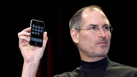 Steve Jobs bei der Vorstellung des ersten iPhone. Steve Jobs bei der Vorstellung des ersten iPhone.