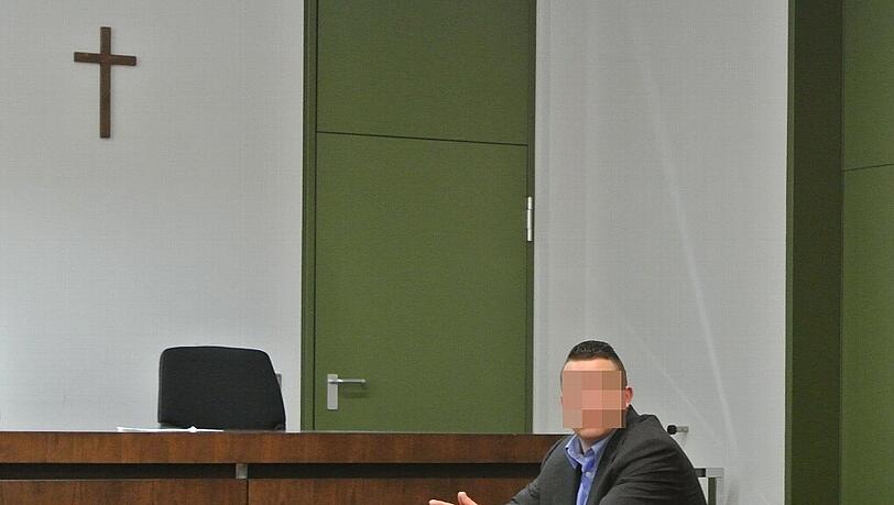 Der Einzelhandelskaufmann Marco L. (21) auf der Anklagebank. Der Einzelhandelskaufmann Marco L. (21) auf der Anklagebank.