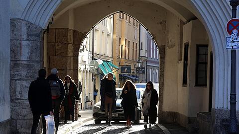 Das Mittelalter lässt grüßen: Dieser Durchgang verbindet Alten Hof und Burgstraße. Das Mittelalter lässt grüßen: Dieser Durchgang verbindet Alten Hof und Burgstraße.
