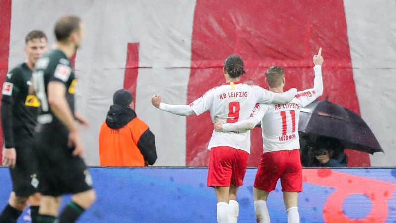 Leipzigs Yussuf Poulsen (2.v.r) und Timo Werner (r) jubeln nach dem 2:0. Leipzigs Yussuf Poulsen (2.v.r) und Timo Werner (r) jubeln nach dem 2:0.