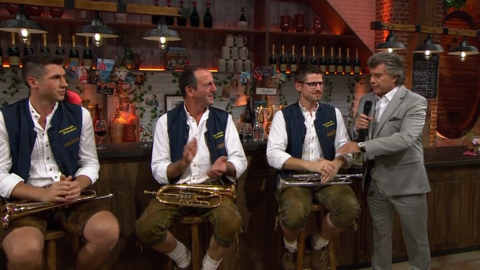 Andy Borg forderte einen Gast beim "Schlager-Spaß" dazu auf, mit dem Applaudieren aufzuhören. Andy Borg forderte einen Gast beim "Schlager-Spaß" dazu auf, mit dem Applaudieren aufzuhören.