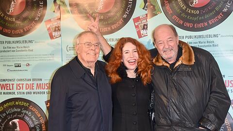 Christian Bruhn mit Laura und Ralph Siegel bei der Premiere des Dokumentarfilms "Meine Welt ist die Musik" im Januar 2019. Christian Bruhn mit Laura und Ralph Siegel bei der Premiere des Dokumentarfilms "Meine Welt ist die Musik" im Januar 2019.