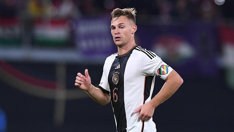 Bayern-Star Joshua Kimmich mit der "One Love"-Kapitänsbinde um den Arm. Bayern-Star Joshua Kimmich mit der "One Love"-Kapitänsbinde um den Arm.
