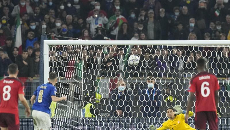 Der Italiener Jorginho (2.v.l) verschoss einen Elfmeter. Der Italiener Jorginho (2.v.l) verschoss einen Elfmeter.