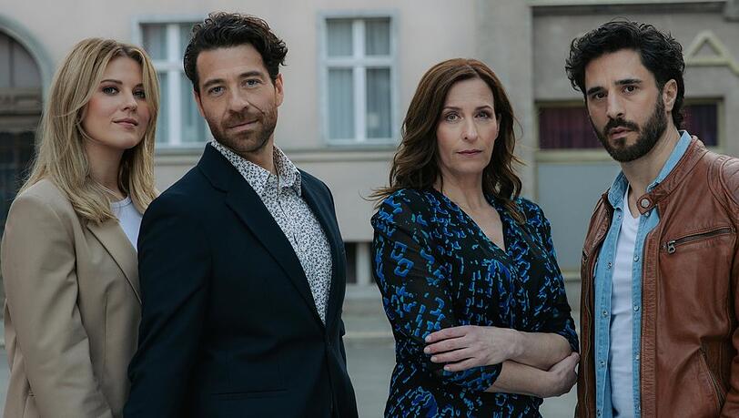 Stars aus "GZSZ": V.l.: Alicia (Josefin Bressel), Carlos (Patrick Fernandez), Katrin (Ulrike Frank), Tobias (Jan Kittmann). Stars aus "GZSZ": V.l.: Alicia (Josefin Bressel), Carlos (Patrick Fernandez), Katrin (Ulrike Frank), Tobias (Jan Kittmann).