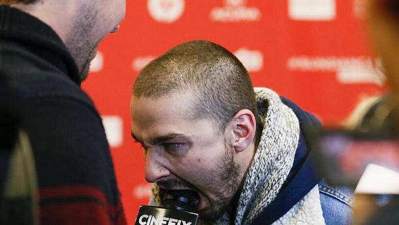 Shia LaBeouf schlägt schon mal zu. Dass er auch zubeißen kann, zeigte er 2013 beim Sundance Festival Shia LaBeouf schlägt schon mal zu. Dass er auch zubeißen kann, zeigte er 2013 beim Sundance Festival