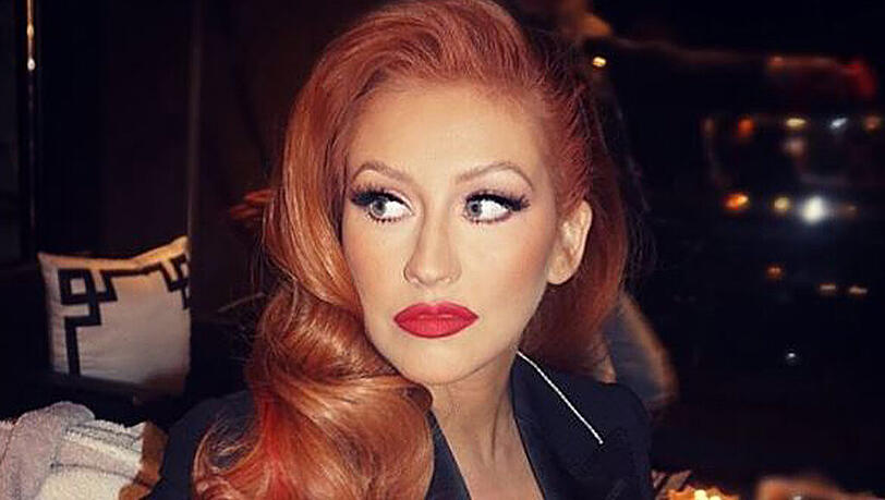 Christina Aguilera stellt stolz ihren neuen Look zur Schau. Christina Aguilera stellt stolz ihren neuen Look zur Schau.