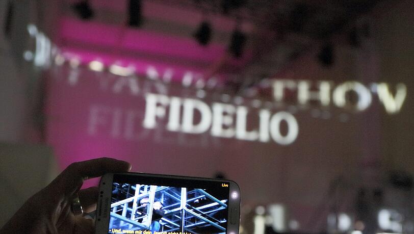 Beethovens "Fidelio" analog und digital in der Bayerischen Staatsoper. Beethovens "Fidelio" analog und digital in der Bayerischen Staatsoper.