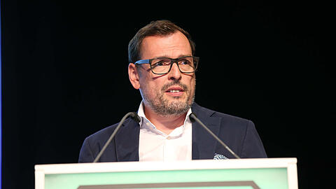 Karl-Christian Bay verrät in der AZ die Details um den gescheiterten Investoren-Deal des TSV 1860. Karl-Christian Bay verrät in der AZ die Details um den gescheiterten Investoren-Deal des TSV 1860.