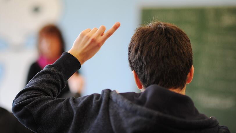 Der Bub wollte das Klassenzimmer für fünf Minuten verlassen. (Symbolbild) Der Bub wollte das Klassenzimmer für fünf Minuten verlassen. (Symbolbild)