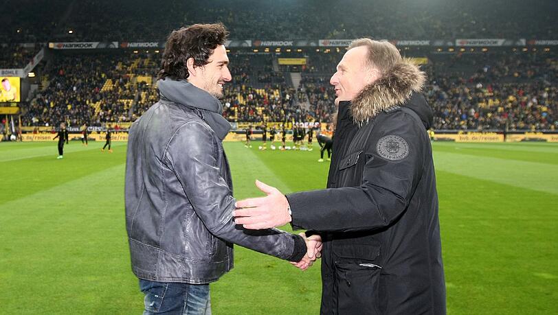 Auf Wiedersehen Mats? Watzke und Hummels beim Handschlag. Auf Wiedersehen Mats? Watzke und Hummels beim Handschlag.
