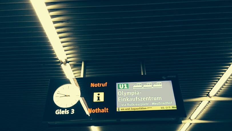 Die U-Bahnen in Richtung Rotkreuzplatz kamen am Donnerstagmorgen mit Verspätung. Die U-Bahnen in Richtung Rotkreuzplatz kamen am Donnerstagmorgen mit Verspätung.