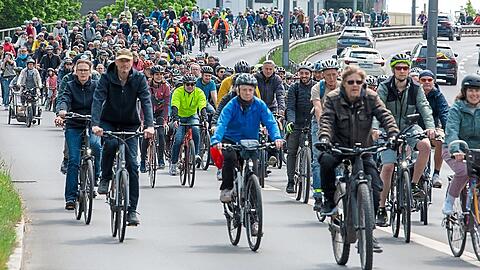 Im Mai demonstrierten Tausende Radler für bessere Wege – nun formiert sich eine breite Front gegen die IAA in München. (Archivbild) Im Mai demonstrierten Tausende Radler für bessere Wege – nun formiert sich eine breite Front gegen die IAA in München. (Archivbild)